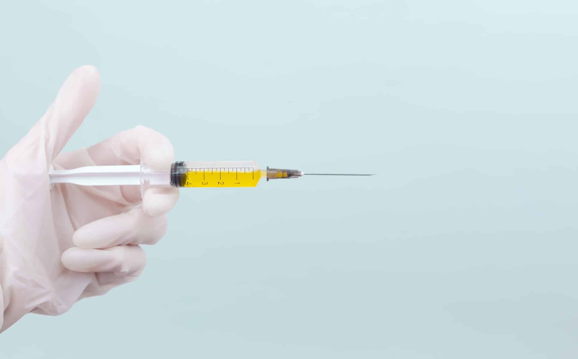 Comment l’ostéopathie et l’acide hyaluronique peuvent-ils se compléter pour traiter les douleurs articulaires ?